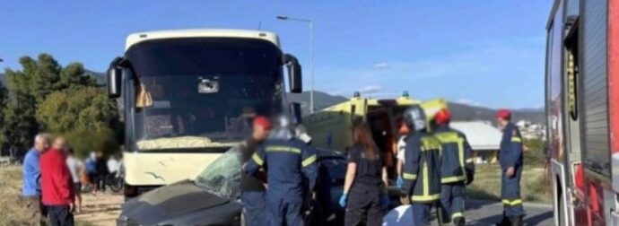 Τροχαίο στη Φθιώτιδα: ΚΤΕΛ με 58 επιβάτες συγκρούστηκε με αυτοκίνητο