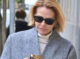 Τζένη Μπαλατσινού: Με άψογο σύνολο από πάνω μέχρι κάτω στο κέντρο της Αθήνας