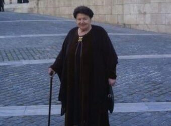 Πέθανε η Ιωάννα Παπαντωνίου, κορυφαία σκηνογράφος και ενδυματολόγος