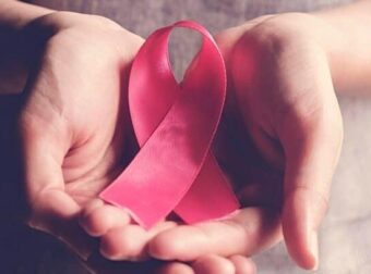 Ενημέρωση για τον καρκίνο του μαστού: Τέσσερα πρώιμα προειδοποιητικά σημάδια που κάθε γυναίκα πρέπει να αναγνωρίζει