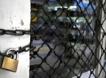 Εκτοξεύτηκαν τα λουκέτα των επιχειρήσεων το 2025 – Άνοδος 83,2% σε έναν χρόνο