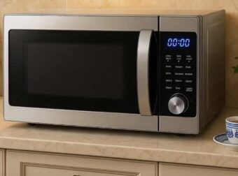 Επτά χρήσεις του φούρνου μικροκυμάτων που δεν τις γνωρίζετε και θα σας λύσουν τα χέρια