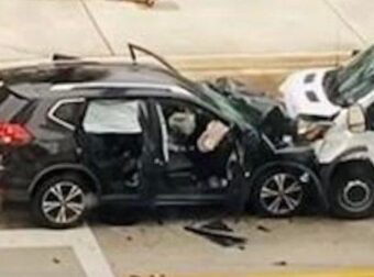 Σφοδρό τροχαίο λόγω στομaτικού σeξ – Πετάχτηκαν έξω από το ΙΧ σχεδόν γuμνoi