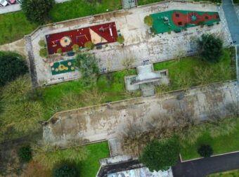 Όποιος προλάβει… Μικρό εγκαταλελειμμένο χωριό πωλείται ολόκληρο σε τιμή ΣΟΚ – Κοστίζει όσο ένα διαμέρισμα στην Αθήνα και έχει μέσα…