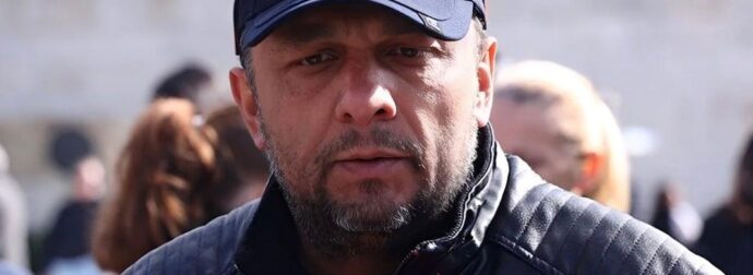 Στο Σύνταγμα ο Ρούτσι: «Δεν ανεχόμαστε πια την κοροϊδία – Θέλω να παρακαλέσω την ΕΛ.ΑΣ να μη χρησιμοποιήσει βία»