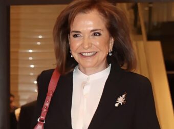 Ντόρα Μπακογιάννη: Η φωτογραφία αγκαλιά με την εγγονή της και το μήνυμα για την γιορτή τους