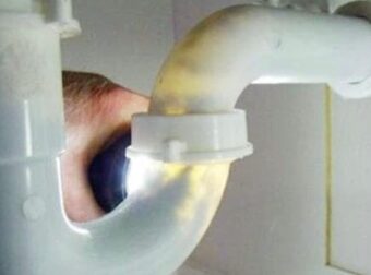 Ρίξτε αλάτι μέσα στην τουαλέτα και θα καταλάβετε – Αυτά δεν μας τα λένε οι υδραυλικοί