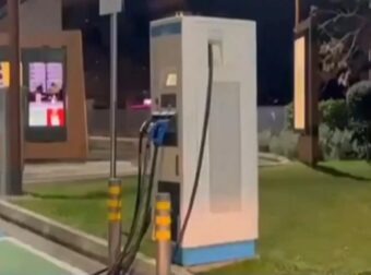 Μαρούσι: Πακιστανοί επιχείρησαν να κλέψουν σταθμό φόρτισης αυτοκινήτων και έπαθαν ηλεκτροπληξία