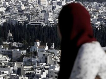 Στο τραπέζι η απαγόρευση της μπούρκας στην Ελλάδα: Τα μέτρα που εξετάζει το υπουργείο Μετανάστευσης και τι ισχύει στην Ευρώπη