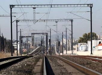 «Μόνο 70 κιλά έχω κλέψει», είπε στους αστυνομικούς ο Ρομά που πιάστηκε να κλέβει καλώδια χαλκού από εγκαταστάσεις του ΟΣΕ