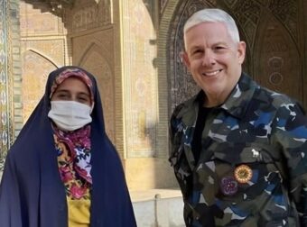 Τάσος Δούσης: Ένα κείμενο φωτιά για το Ιράν μαζί με καταπληκτικές φωτογραφίες