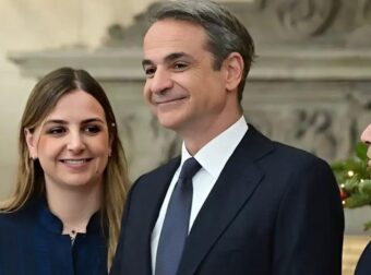 Σοφία Μητσοτάκη: Οργισμένη απάντηση για την επιστροφή της από το Ντουμπάι – «Η ξεφτίλα δεν έχει όρια»