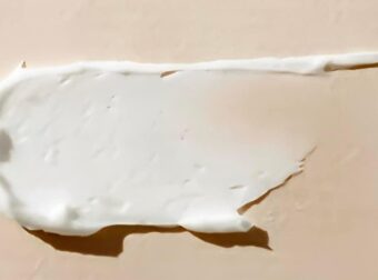 Το μοναδικό συστατικό που πρέπει να έχει η κρέμα σας για να μειώσει τις ρυτίδες, σύμφωνα με το Χάρβαρντ