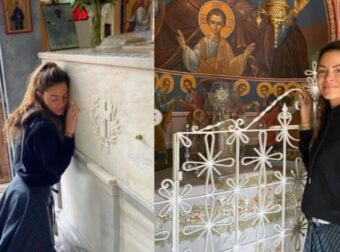 «Τον άκουσα»: Η Μαρία Μενούνος γονάτισε μπροστά στον τάφο του Αγίου Νεκταρίου στην Αίγινα και όσα λέει συγκλονίζουν