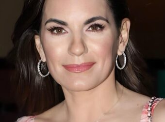 Όλγα Κεφαλογιάννη: Με ροζ σύνολο στη λαμπερή απονομή των Χρυσών Σκούφων