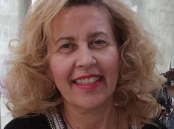 «Με αποκαλούσαν @@@@, πετούσαν μπουκάλια, έδειχναν τα @@@@ τους»: Οι καταγγελίες της καθηγήτριας  