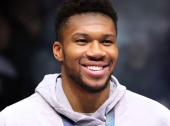 Ο Αντετοκούνμπο θα τιμηθεί με το νέο Ευρωπαϊκό Τάγμα Αξίας από το Ευρωκοινοβούλιο μαζί με τους U2