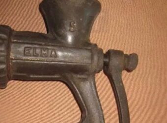 Το μυστηριώδες μεταλλικό αντικείμενο που κίνησε το ενδιαφέρον του διαδικτύου: Γνωρίζετε σε τι χρησίμευε;