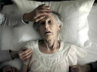 Νοσοκόμα σε μονάδα ετοιμοθάνατων αποκαλύπτει τα 5 μεγαλύτερα πράγματα που μετανιώνουν οι άνθρωποι λίγο πριν πεθάνουν