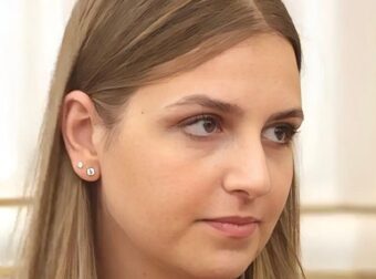 Η Σοφία Μητσοτάκη δημοσίευσε το εισιτήριο της πτήσης της από το Ομάν στην Αθήνα: «Ελπίζω ότι εδώ ολοκληρώνεται αυτή η αθλιότητα»