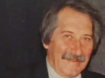 Πέθανε ο δημοσιογράφος Αντώνης Κούρτης – Ήταν κυβερνητικός εκπρόσωπος στην κυβέρνηση του Ανδρέα Παπανδρέου