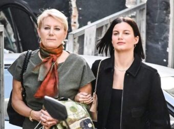 Αλίκη Καραμανλή: «Οι γονείς μου με στηρίζουν, όταν τους εντοπίζω ανάμεσα στους θεατές, ενθουσιάζομαι»