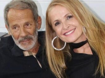 Γενέθλια για τον Σταύρο Ξαρχάκο – Η τούρτα από τα παιδιά του και το ζεϊμπέκικο