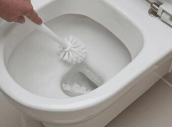 Τουαλέτα κάτασπρη μόνο με ένα υλικό που έχετε σπίτι, ούτε ξίδι, ούτε μαγειρική σόδα