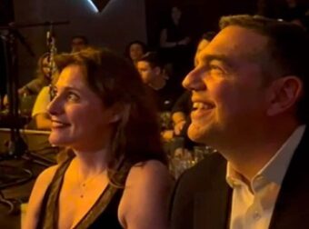 «Ό,τι νότες πω μέχρι το τέλος, είναι για σένα»: Η συγκλονιστική αφιέρωση του Μίλτου Πασχαλίδη στον Αλέξη Τσίπρα στον «Σταυρό του Νότου»