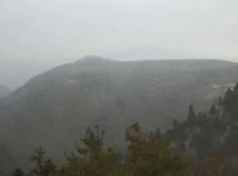 Πάρνηθα: Χιονίζει αυτή την ώρα – Αναμένεται να ενισχυθεί τις επόμενες ώρες