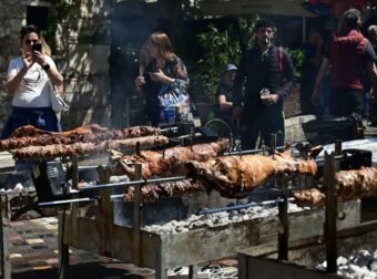 Ξεφεύγουν οι τιμές για το Πάσχα – Τόσο θα πάει το κιλό σε κατσίκι και αρνί  