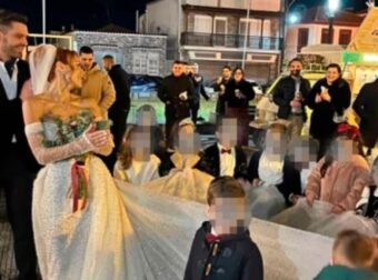 Νηπιαγωγός παντρεύτηκε με παρανυφάκια τους 20 μαθητές της