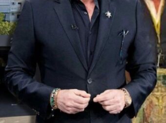 ΑΥΤΗ ΕΙΝΑΙ Η ΠΑΣΙΓΝΩΣΤΗ ΓΚΑΛΕΡΙ ΣΤΟ ΚΟΛΩΝΑΚΙ ΠΟΥ ΕΚΑΝΕ ΕΦΟΔΟΣ Η ΕΛ.ΑΣ – ΤΟ ΒΙΝΤΕΟ ΜΕ ΤΟ ΕΥΑΓΓΕΛΙΟ ΤΟΥ 1700