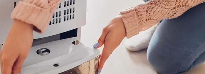 Μην το ρίξεις ποτέ μέσα στο νεροχύτη: Γιατί δεν πρέπει, ούτε κατά διάνοια, να πετάξεις το νερό του Αφυγραντήρα – Οι 3 σοβαροί λόγοι