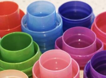 Μην πετάτε τα άδεια καπάκια απορρυπαντικού – 10 έξυπνοι τρόποι για να τα επαναχρησιμοποιήσετε