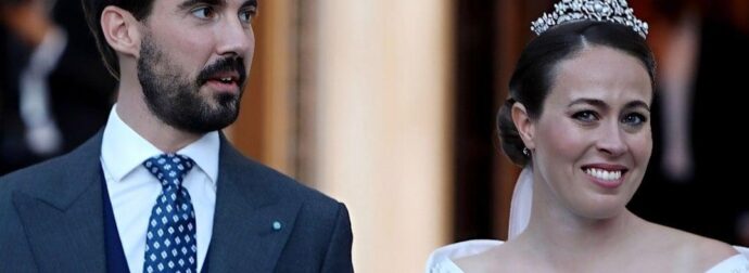 Η αλλαγή στην υπογραφή της Νίνα Φλορ μετά τις αντιδράσεις για το «πριγκίπισσα της Ελλάδας»