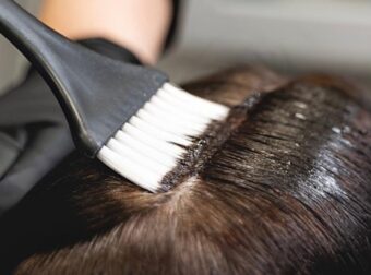 Χωρίς καφέ ή κανέλα – Η σπιτική βαφή μαλλιών που καλύπτει τα γκρίζα μαλλιά και αποκαθιστά τη φυσική τους λάμψη