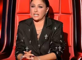 Έλενα Παπαρίζου: Η 1η εμφάνιση μετά την περιπέτεια υγείας της – Με περούκα η τραγουδίστρια και αγνώριστη