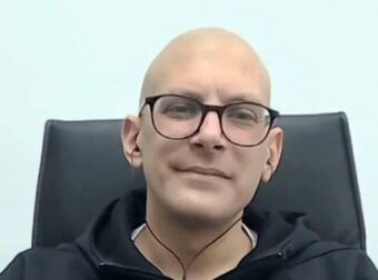 «Χειρουργήθηκα Τετάρτη, τη Δευτέρα ήμουν στο γραφείο», τι λέει ο δήμαρχος Αη Στράτη για τη μάχη με τον καρκίνο