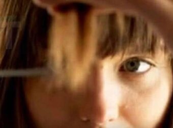 Γιατί το να κόβεις μόνος σου τα μαλλιά σου είναι κάτι περισσότερο από απλή εξοικονόμηση χρημάτων