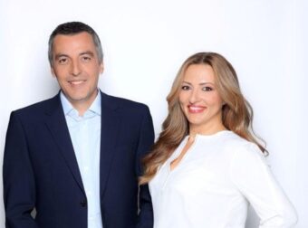 Τέλος από τις «Συνδέσεις» της ΕΡΤ η Κατερίνα Δούκα: Ποια δημοσιογράφος παίρνει τη θέση της δίπλα στον Παπαχλιμίντζο