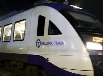 Hellenic Train: Εικόνες χάους με τρένο που ακινητοποιήθηκε στην Οινόη – Ταλαιπωρία για εκατοντάδες επιβάτες