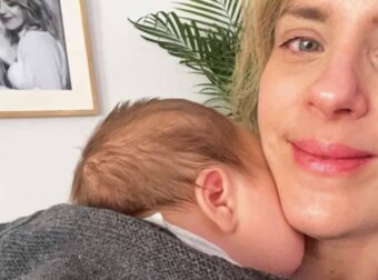 Η Αγοραστή Αρβανίτη ποζάρει αγκαλιά με τον ενός μηνός γιο της και περιγράφει τη νέα της καθημερινότητα