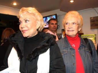 Τραγική φιγούρα η πολυαγαπημένη αδερφή της Μαρινέλλας, Λούλα στη κηδεία της