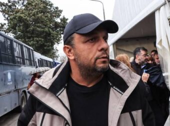 Σοκ στη δίκη των Τεμπών – Ήρθε ασθενοφόρο για τον Πάνο Ρούτσι