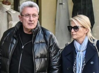 Νίκος Χατζηνικολάου: Σπάνια βόλτα με τη σύζυγό του, Κρίστη Τσολακάκη πιασμένοι χέρι-χέρι
