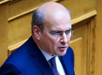 Κωστής Χατζηδάκης: «Περιμένατε σε αυτή την ηλικία να γίνω αριστερός – Ούτε ήμουν ούτε θα γίνω»