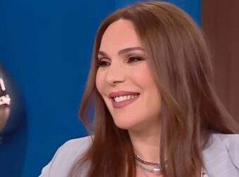 Η Ελεάνα Παπαϊωάννου για τη δεύτερη εγκυμοσύνη της: «Η κόρη μου έλεγε ότι θα μείνω έγκυος και γέλαγα με τον σύζυγό μου»