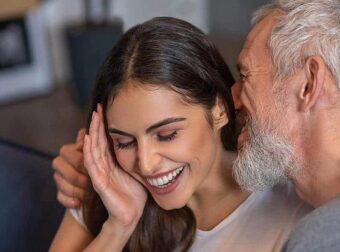 Ο σύντροφός μου είναι 21 χρόνια μεγαλύτερος. Υπάρχει μέλλον μεταξύ μας;