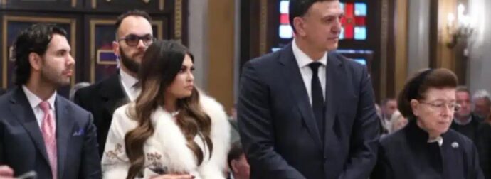 Μπέρδεψε τα μπουζούκια με την εκκλησία; Χαμός με την εμφάνιση της Κίμπερλι Γκίλφοϊλ στη Μητρόπολη Αθηνών